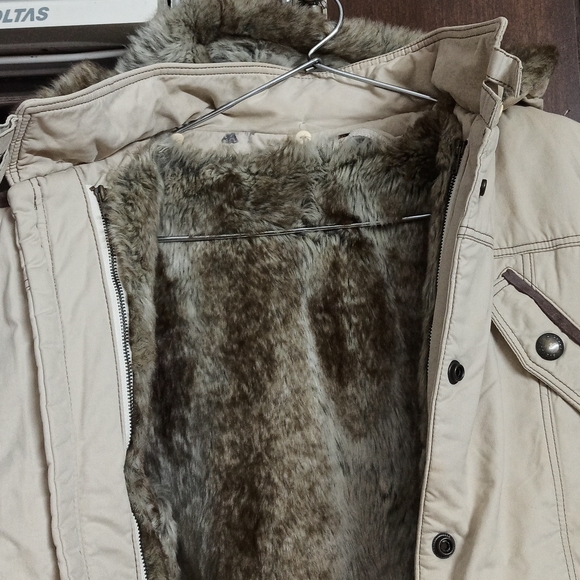 Cute n warm jacket - Picture 3 of 13